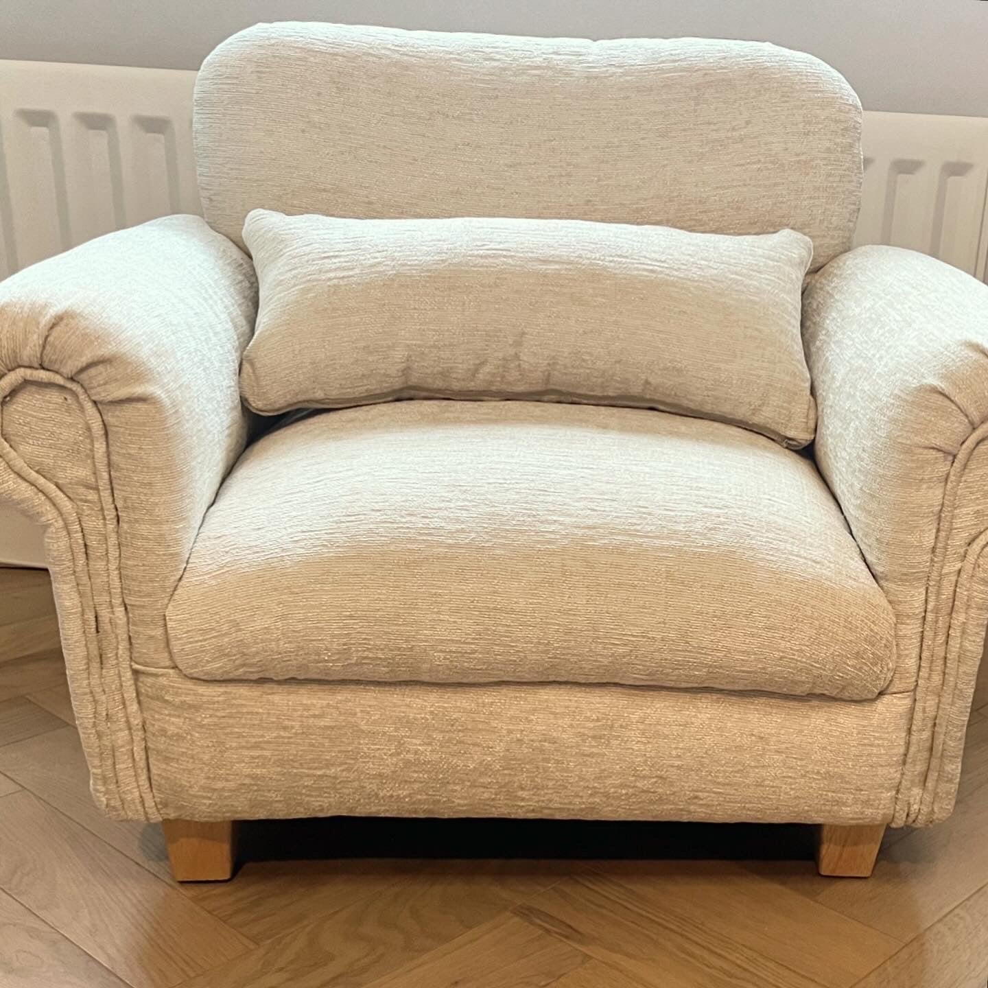 beige mini dog sofa with trapeze feet and a small cushion. Upholstered in chenille fabric